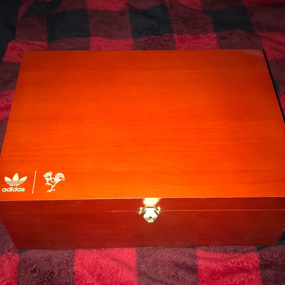 Adidas Mahogany shoe box